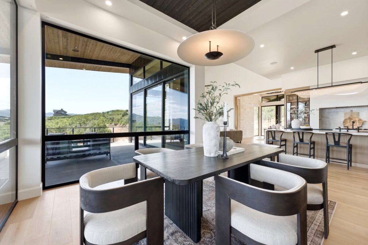 Halo Crest dining area with mountain views in Hideout, Utah