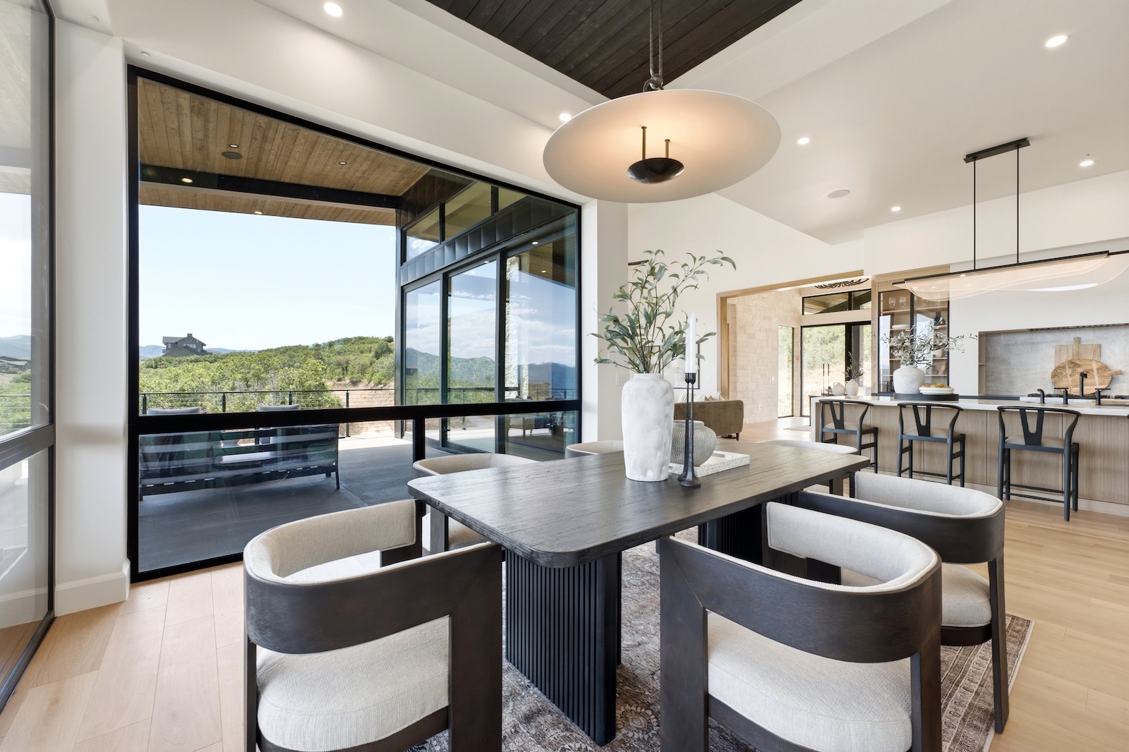 Halo Crest dining area with mountain views in Hideout, Utah
